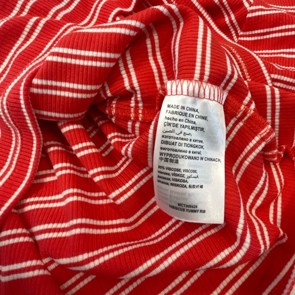 Red & White Striped Short Sleeve V-Neck bebe Tee (L) - Picture 5 of 5